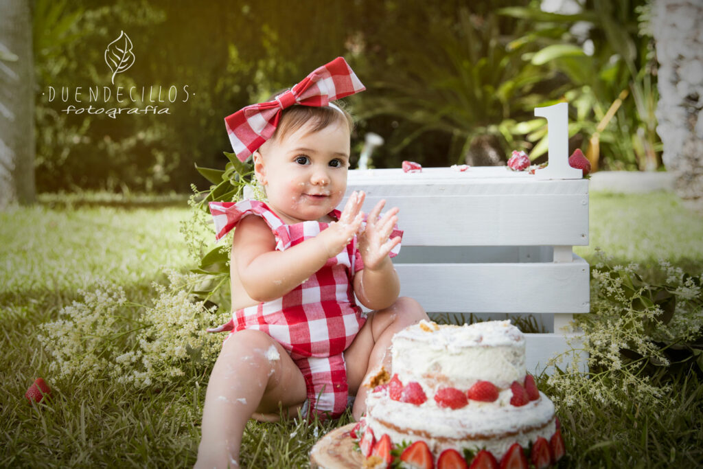 Fotos exterior nena bebé smash cake