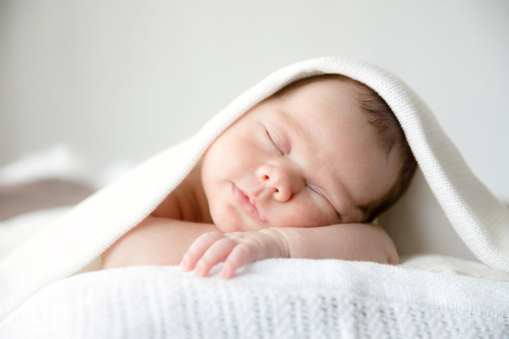 fotos recién nacidos bebé durmiendo